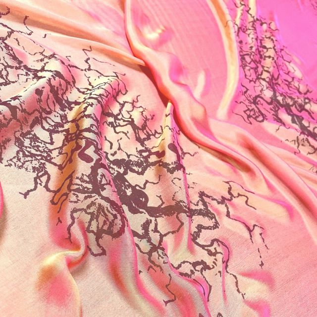 Silk chiffon is one of the most elusive and challenging fabrics to work with, but the finished product so worth the trouble 💖✨​​​​​​​​
​​​​​​​​
#dowhatyoulove ​​​​​​​​
#silk​​​​​​​​
#handmade​​​​​​​​
#screenprinted