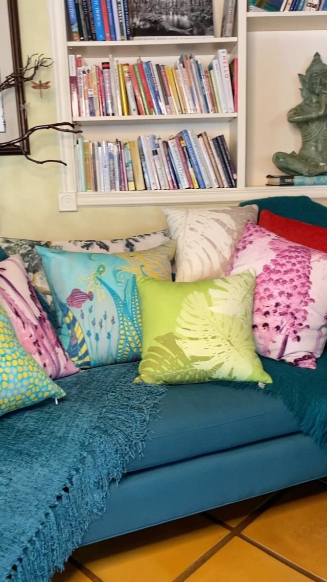 There's no such thing as too many pillows... ☺️ 

#chichilunacasa 
#pillowcollection 
#cottonandlinen 
#digitalprints
#sustainable 
#naturalfabrics 
#luxurypillows 
#tropicaldecor 
#decorativepillows 
#originalprints