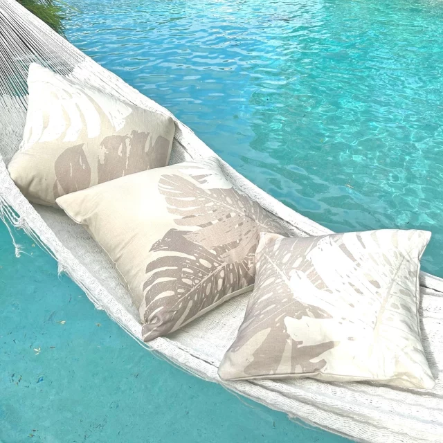 It's pillows by the pool day!
Pick your fave...

#Inspiredbynature 
#originalprints
#naturalfabrics
#outdoorpillows
#homedecor
#sustainable
#madetoorder