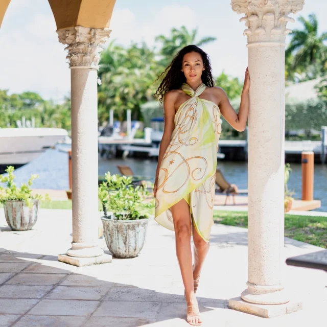 Picture yourself wandering through a sunlit quaint market or enjoying brunch with friends by the ocean in this stunning Grace wrap dress! A perfect blend of freedom and style.

#thegracewrapdress

#resortwear
#luxuryresortwear
#beachchic
#cruisewear
#timeless
#slowfashion
#artinfashion
#style 
#inspiredbynature
#digitalprint
#originalprint
#wrapdress
#sustainable
#silk

@rosemartinphotography